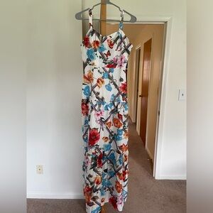Maxi dress w/ beautiful floral butterfly print in white with tiered bottom - S/M
